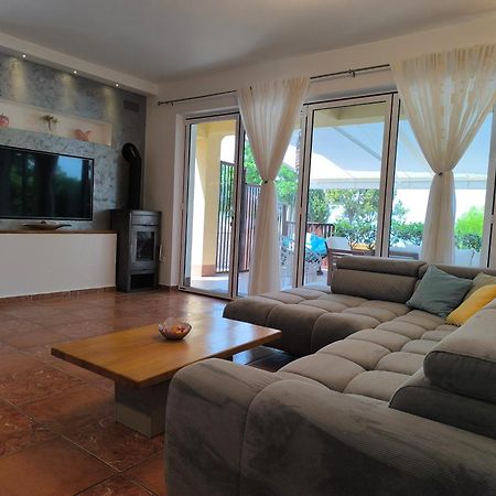 Apartman Emili Malinska Dış mekan fotoğraf