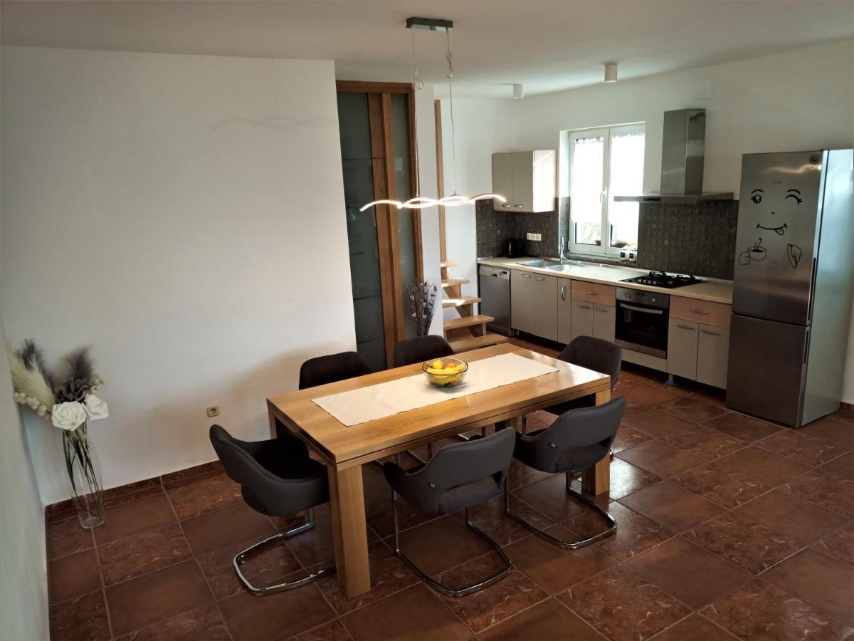 Apartman Emili Malinska Dış mekan fotoğraf