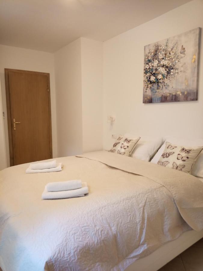 Apartman Emili Malinska Dış mekan fotoğraf
