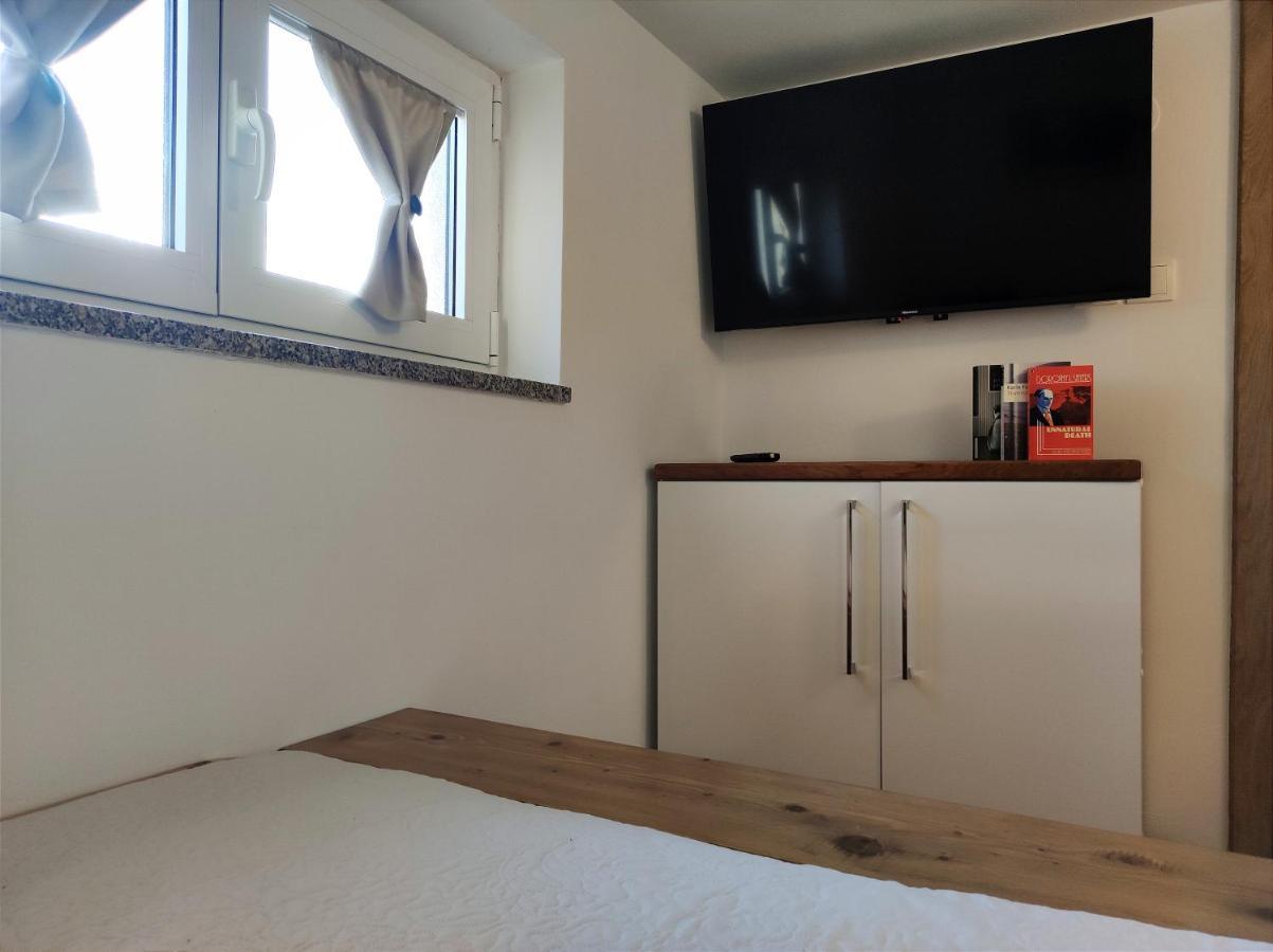 Apartman Emili Malinska Dış mekan fotoğraf